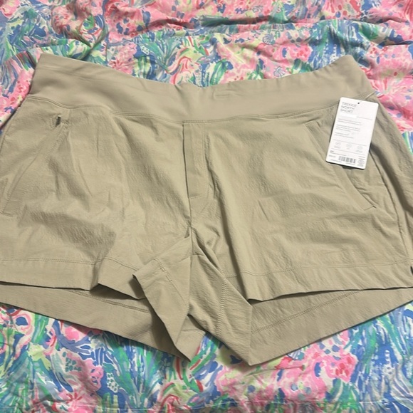NWT Athleta Trekkie North Khaki Short size 20 - Picture 4 of 4